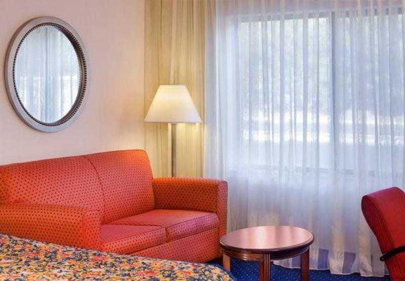 Sonesta Select Chicago Elgin West Dundee Hotel Room photo